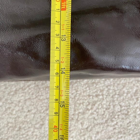 Large coach utility bag brown. Patent leather . - Picture 10 of 12